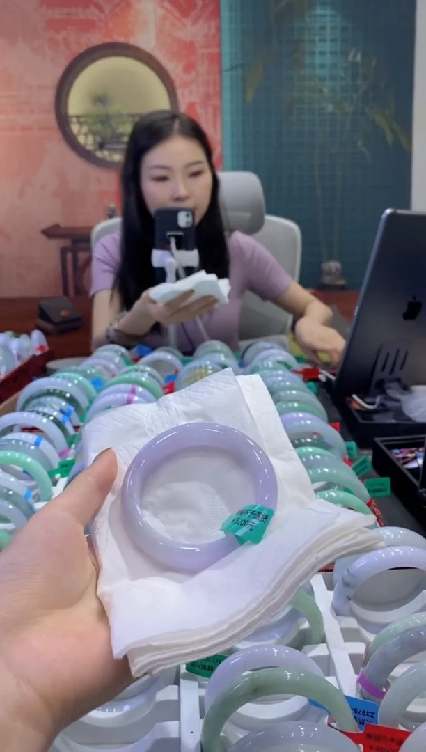 翡翠手镯未镶嵌多人08870