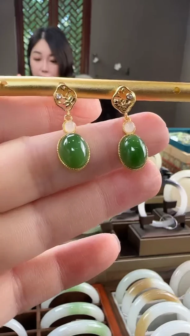 和田玉银S925镶嵌耳饰碧玉蛋面耳钩