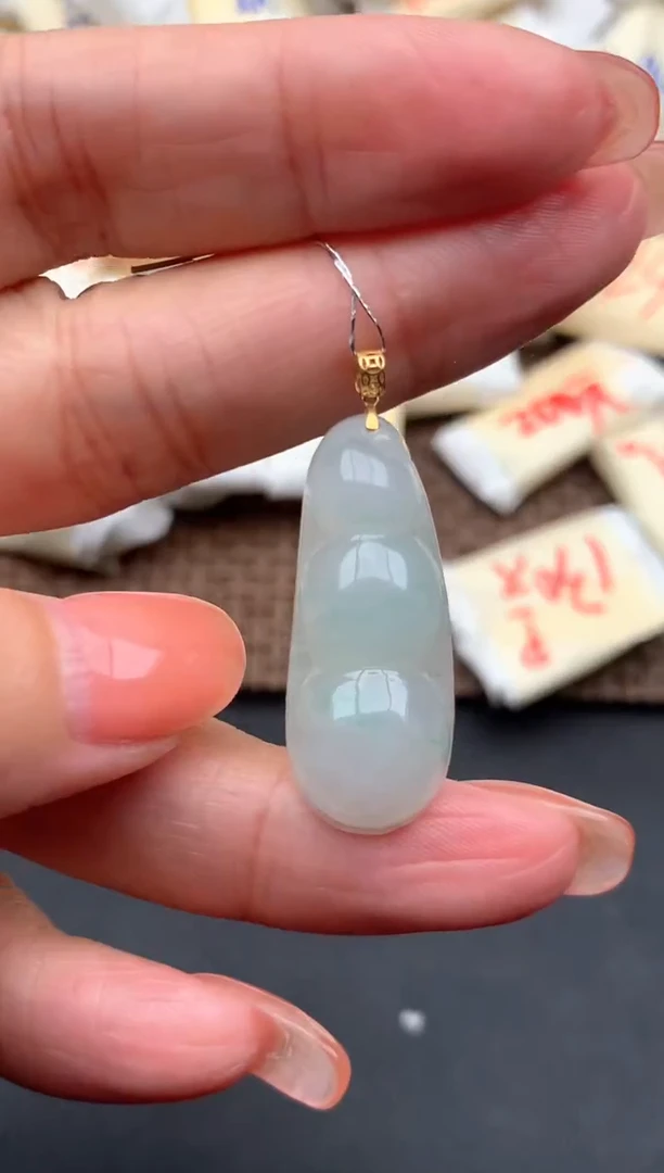 18K金镶嵌挂件翡翠1