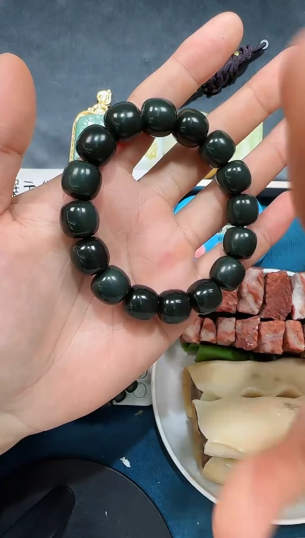 颈饰未镶嵌和田玉一**你手串