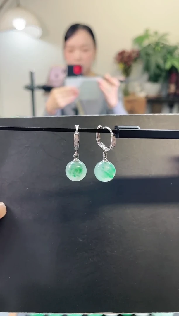 未镶嵌石英质玉耳环银耳环