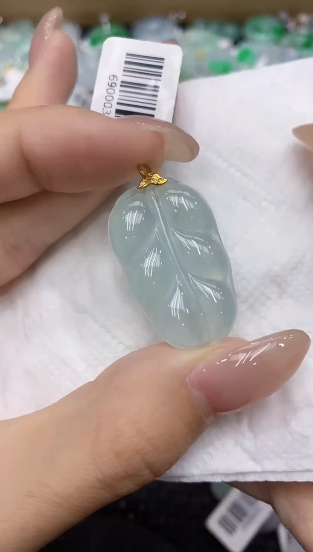 翡翠18K金镶嵌颈饰1111111111111
