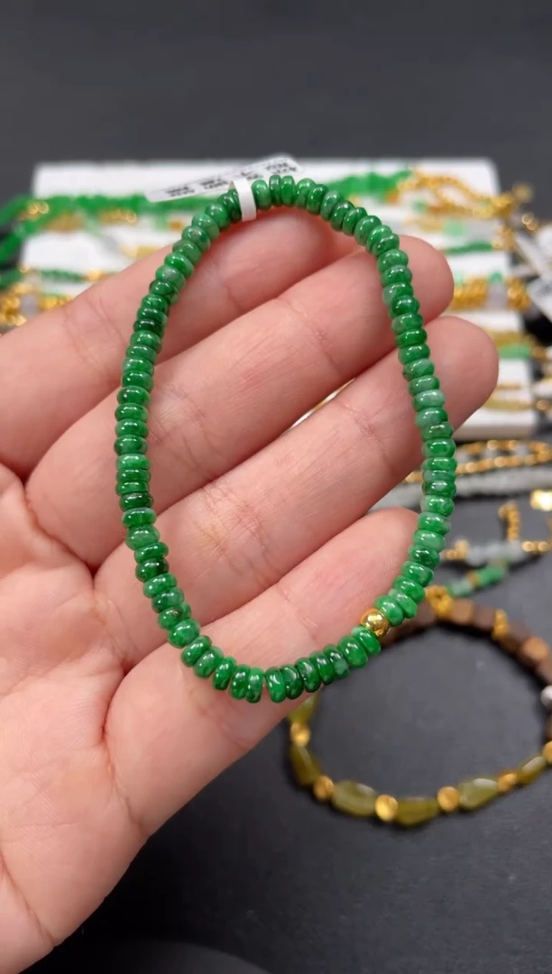 足金镶嵌手串翡翠一条   P165