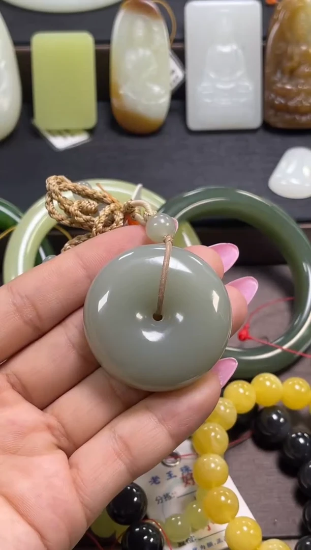 吊坠(不含链)未镶嵌和田玉且末青白 平安扣 9004232