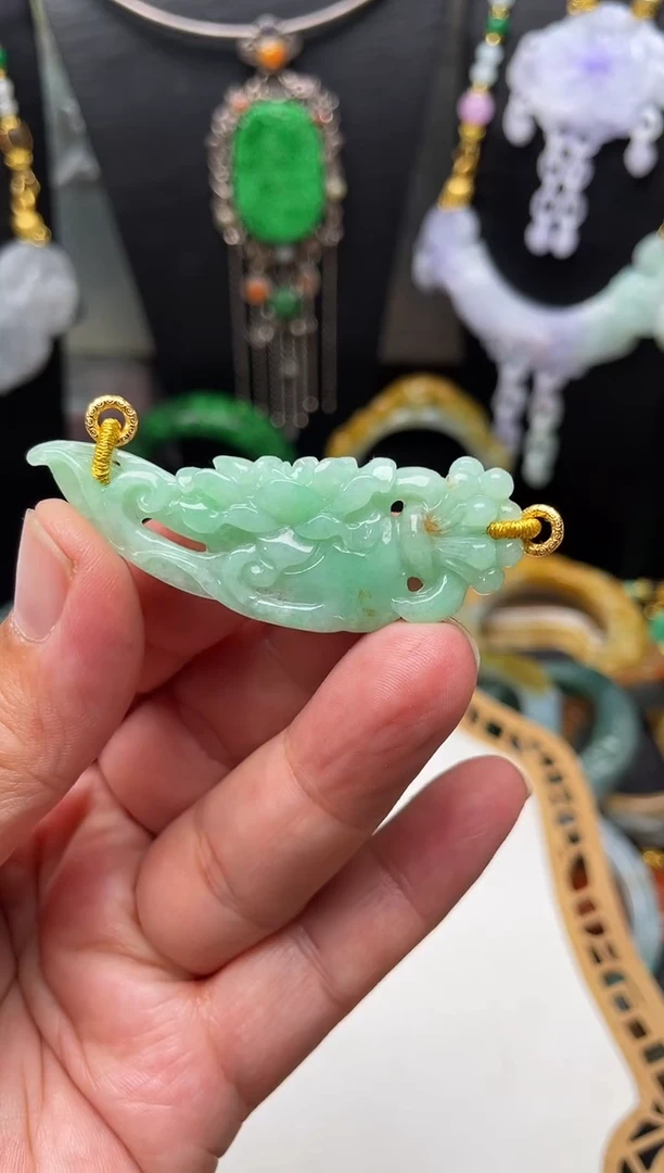 颈饰未镶嵌翡翠吊坠
