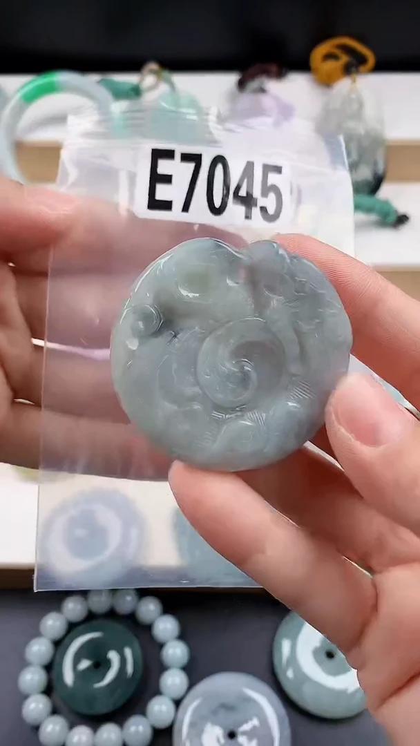 颈饰未镶嵌翡翠天然翡翠吊坠挂件