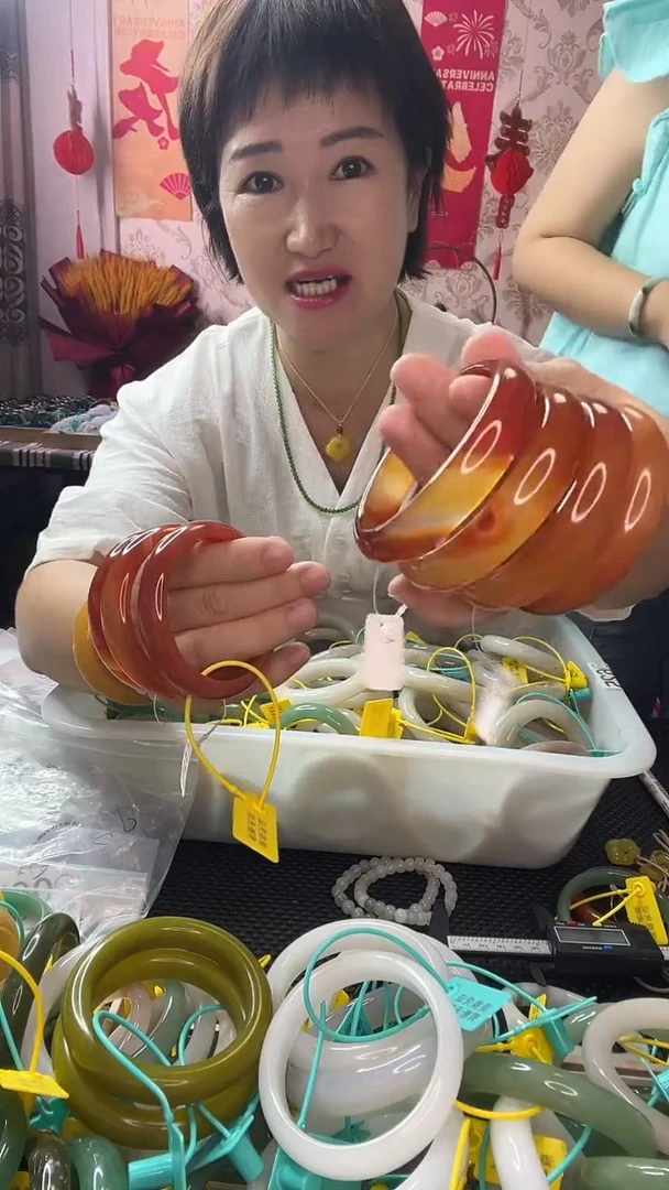 玛瑙/玉髓手镯未镶嵌红玛瑙手镯