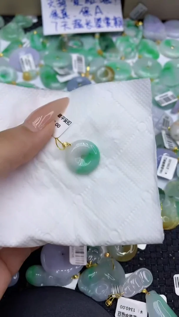 翡翠18K金镶嵌颈饰天然缅甸A货翡翠