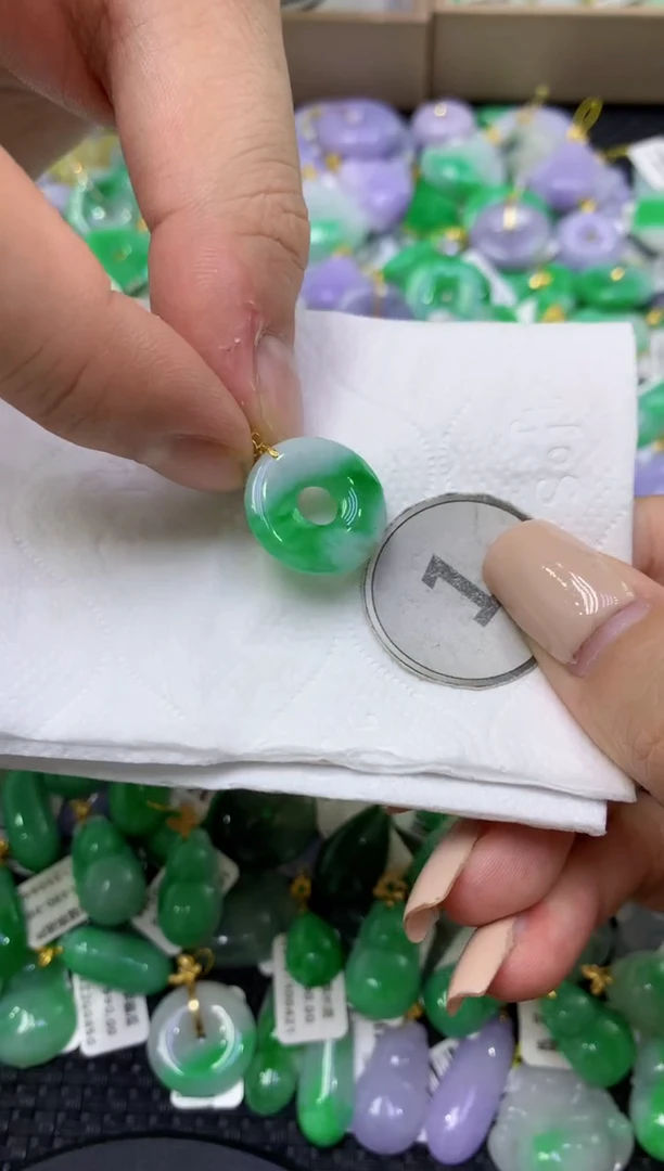 颈饰18K金镶嵌翡翠天然缅甸翡翠A货