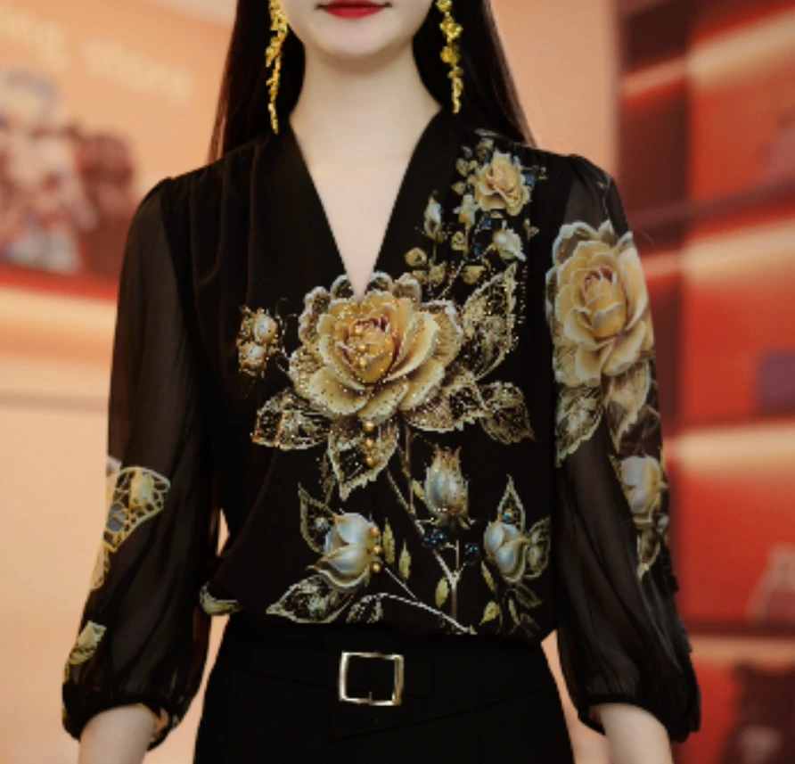 夏季2025新款时尚减龄七分袖印花V领显瘦小衫设计气质百搭衬衣女