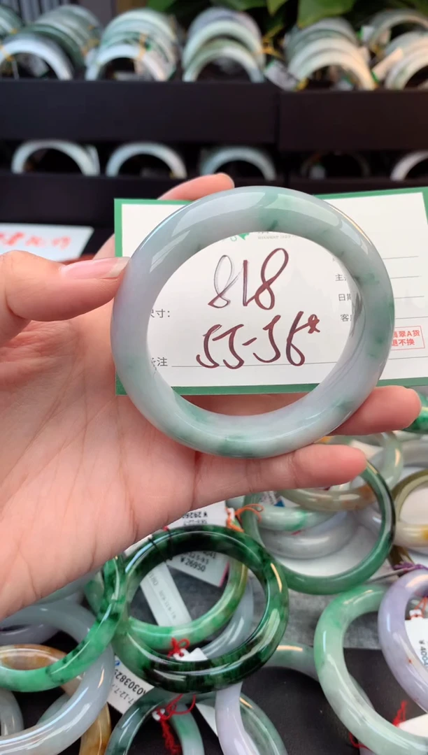 未镶嵌定制翡翠毛货需精细抛光+多人