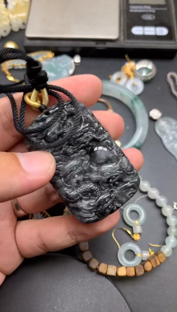 颈饰未镶嵌翡翠纪*桃子商品不退不换