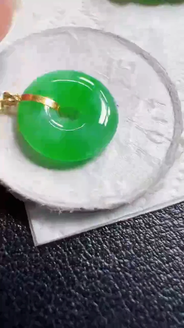 颈饰18K金镶嵌翡翠甜甜圈