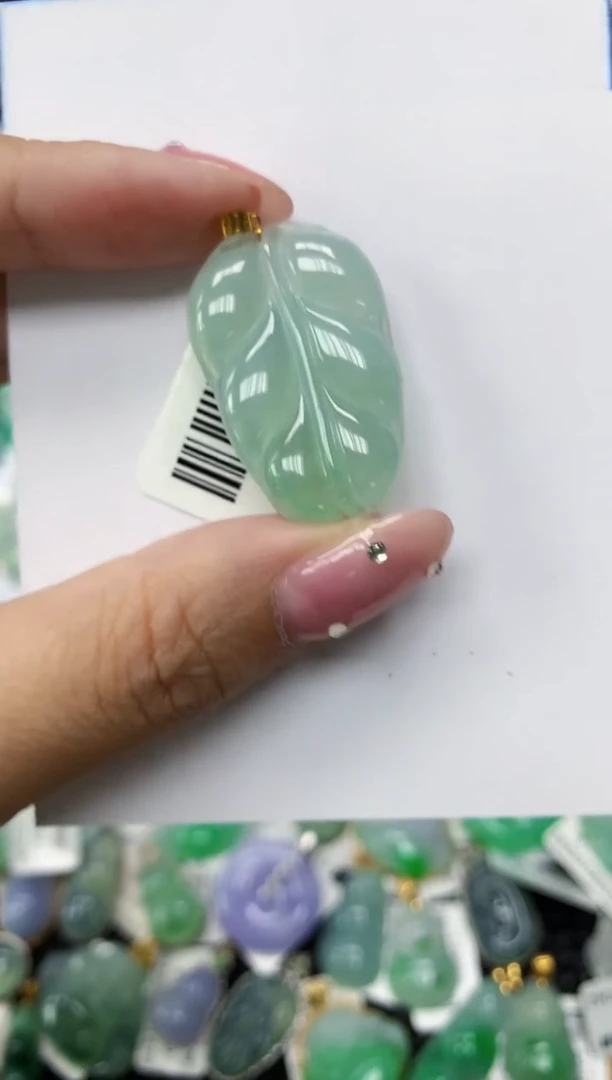 翡翠18K金镶嵌颈饰1111111111