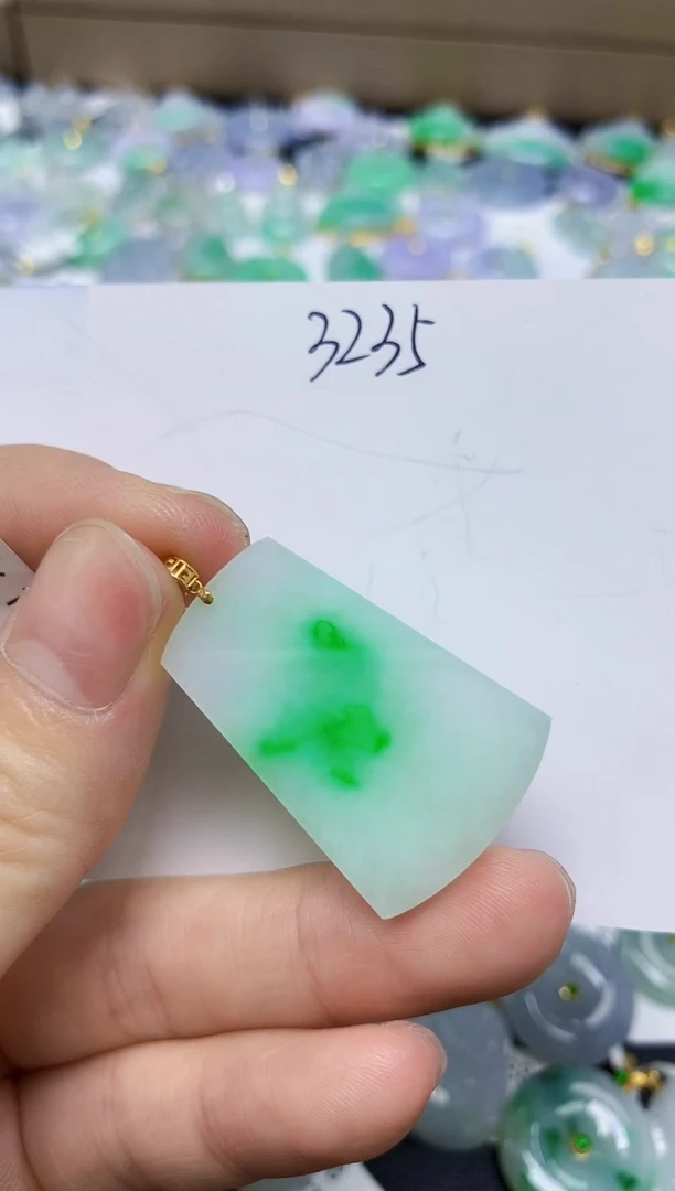翡翠18K金镶嵌颈饰 天然缅甸翡翠A货