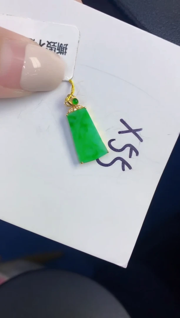 颈饰18K金镶嵌翡翠缅甸天然翡翠A货