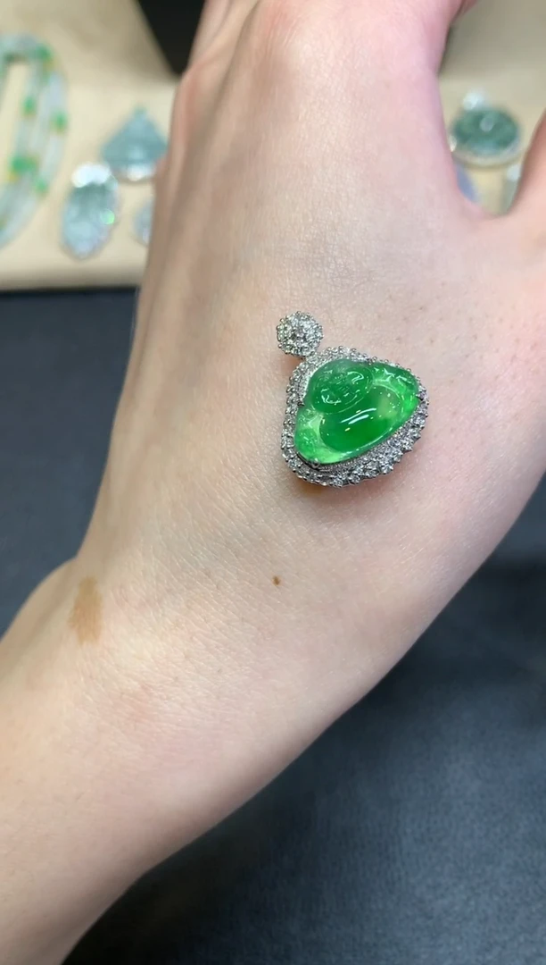 【闪购商品】翡翠颈饰18K金镶嵌佛公【无服务费】