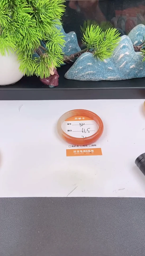 石英质玉手镯未镶嵌180