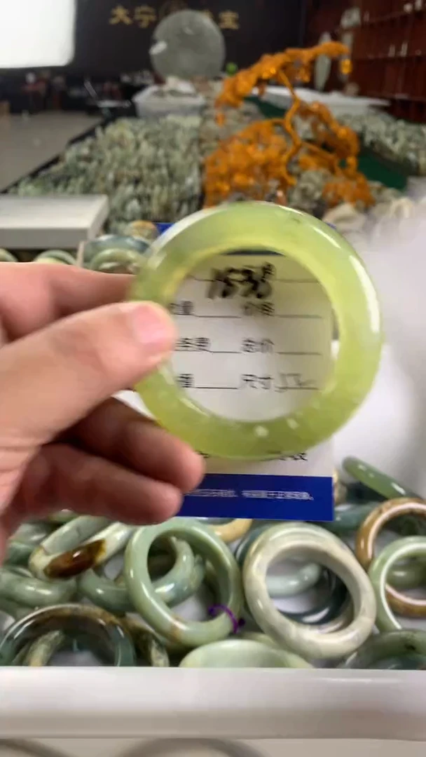 未镶嵌蛇纹石玉手镯1836
