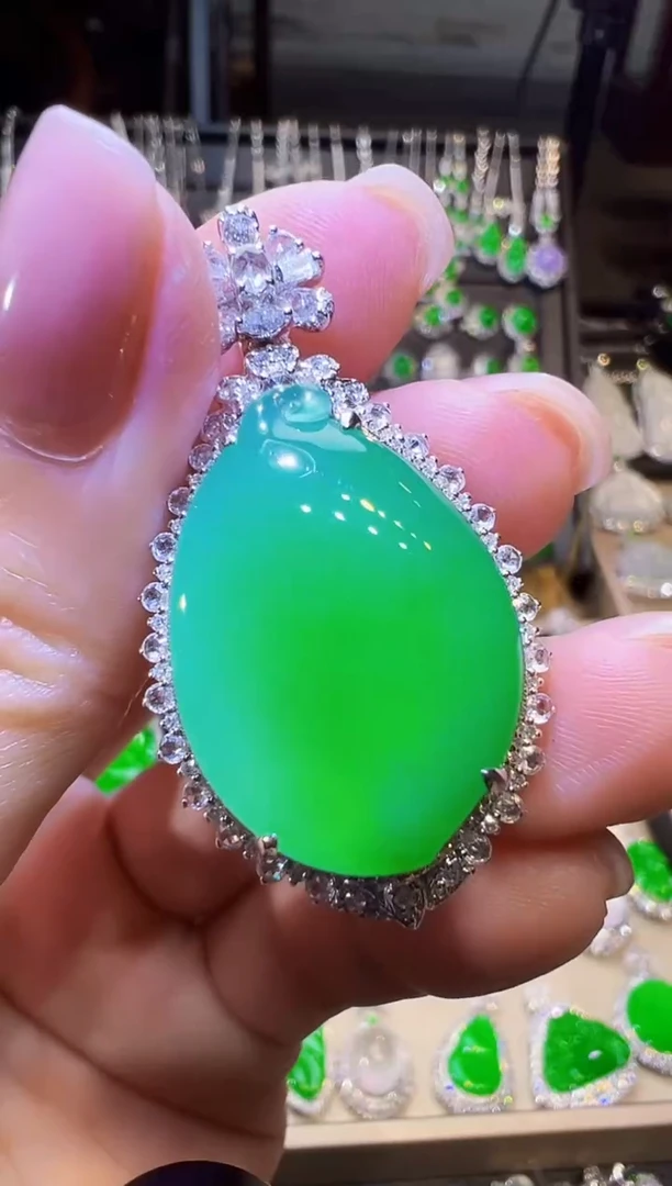 吊坠(不含链)18K金镶嵌翡翠福瓜