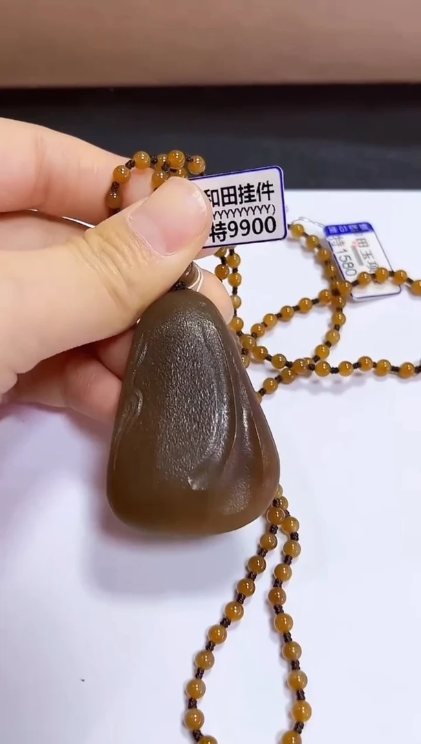 颈饰未镶嵌和田玉挂件一套