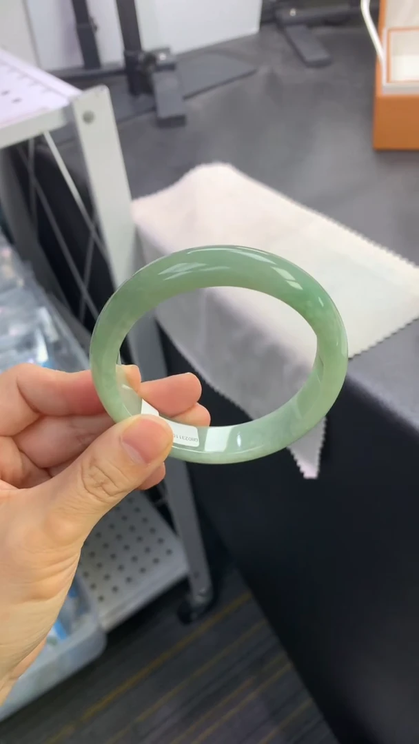 未镶嵌手镯翡翠退货需手镯吊牌标签完好
