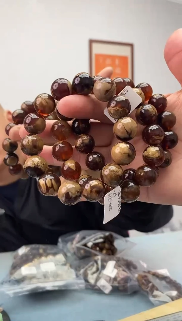 琥珀未镶嵌珠宝奇石假一罚十，一级溶洞多样性发一件025