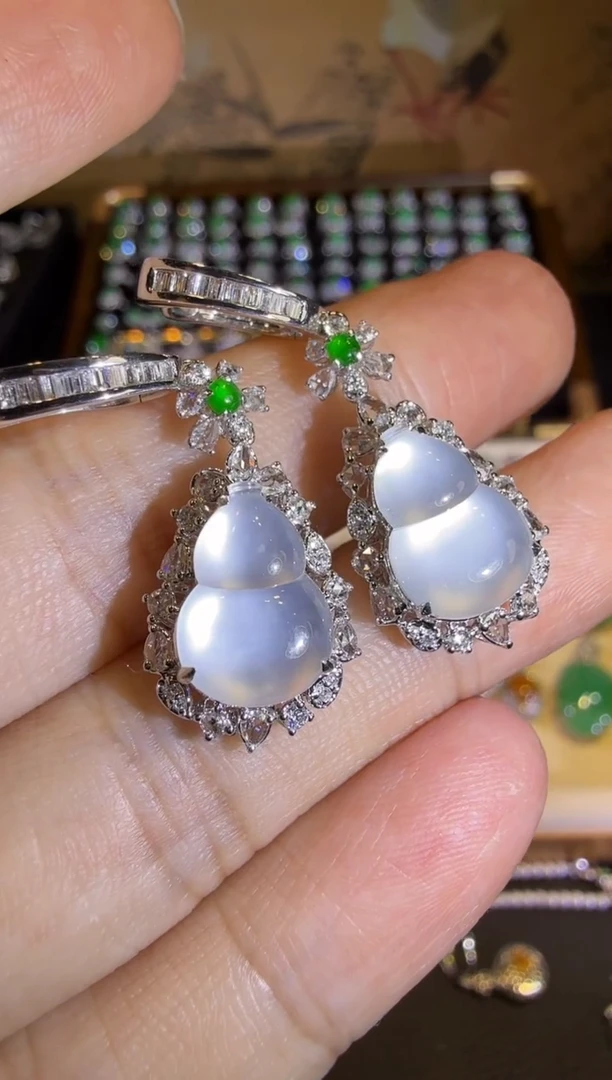 【闪购商品】翡翠耳饰18K金镶嵌玻璃种极光白分笔总价19800