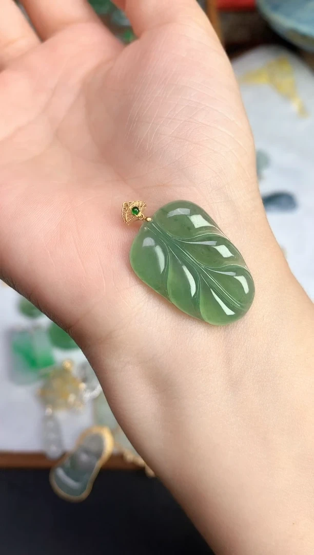 颈饰18K金镶嵌翡翠25111902