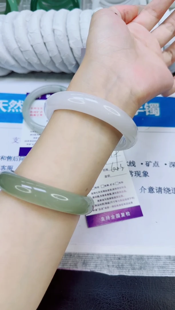未镶嵌手镯石英质玉119/60.3