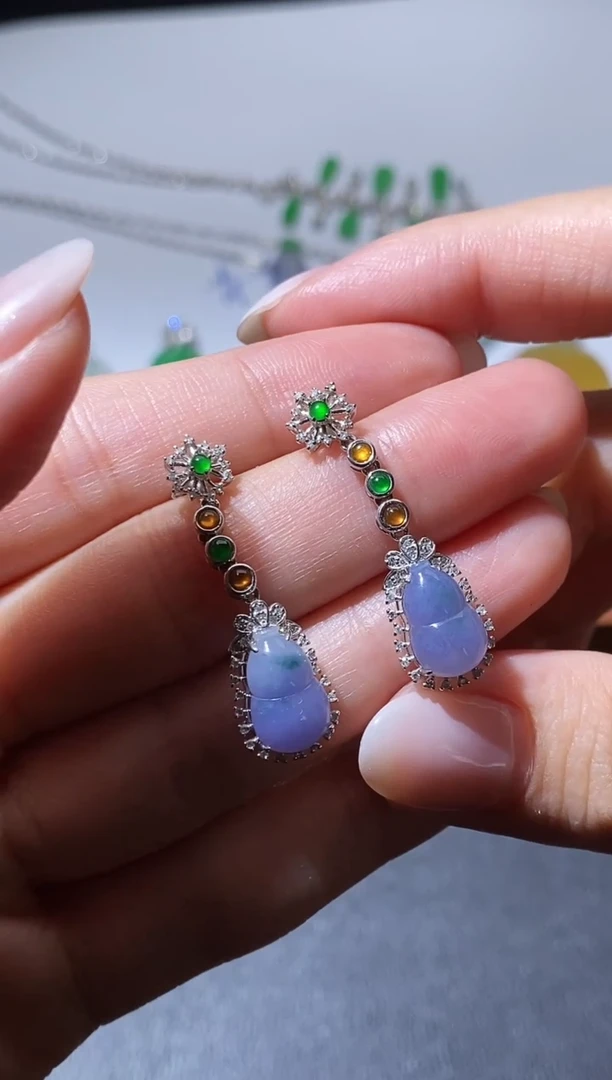 18K金镶嵌翡翠耳饰天然缅甸翡翠A货