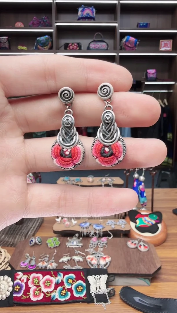 织绣116蒙阿苏苗绣传承店