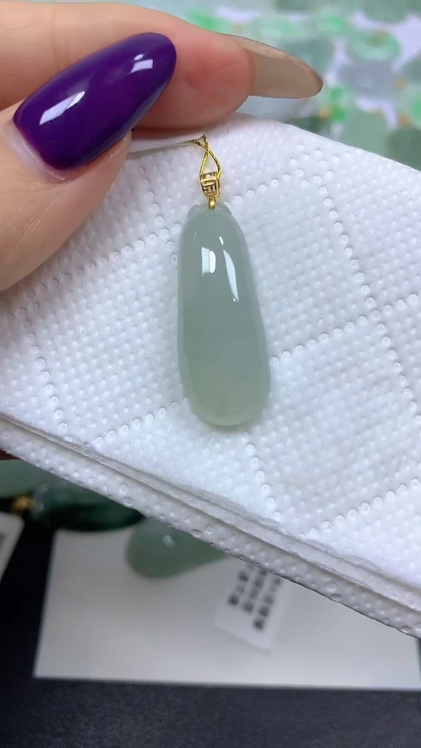 颈饰18K金镶嵌翡翠