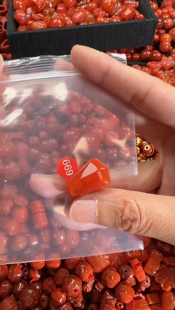 【闪购商品】南红玛瑙颈饰未镶嵌3