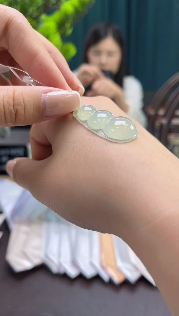 吊坠(不含链)18K金镶嵌翡翠3