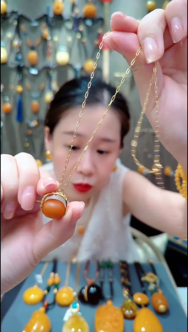 蜜蜡银S925镀金镶嵌珠宝奇石﹣F197蜜蜡吊坠路路通