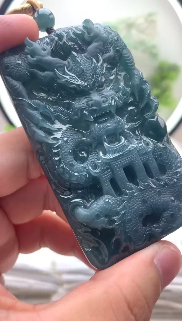 颈饰未镶嵌翡翠龙牌
