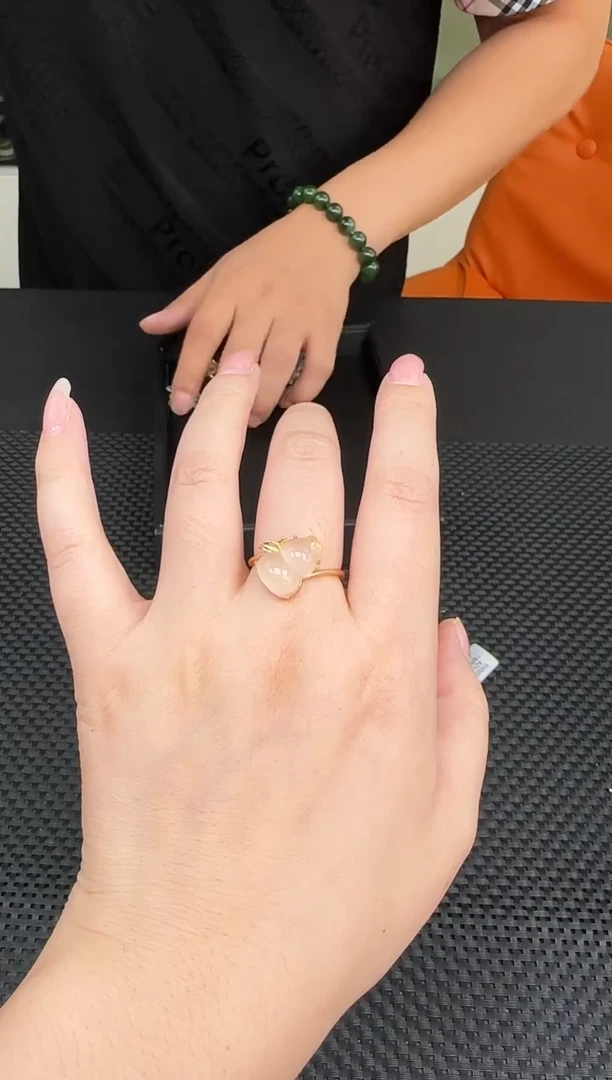 银S925镶嵌戒指玛瑙/玉髓一个，多样性发一件