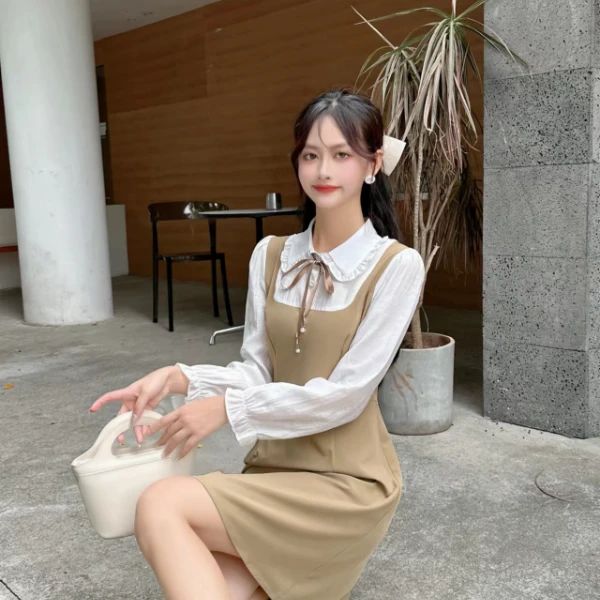 娃娃领连衣裙女2025春秋季新款时尚方领系腰带修身显瘦减龄