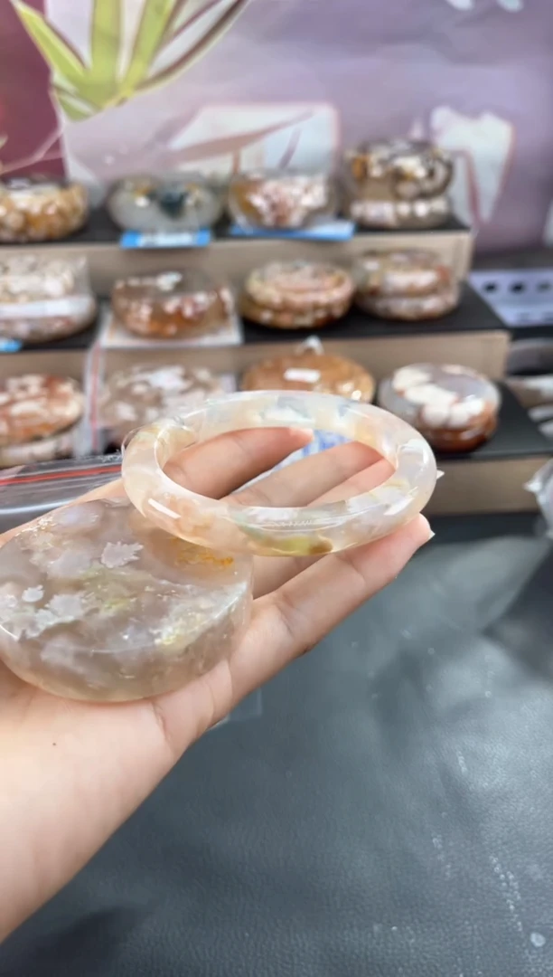 未镶嵌手镯石英质玉56