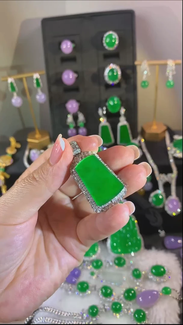 未镶嵌挂件翡翠吊坠