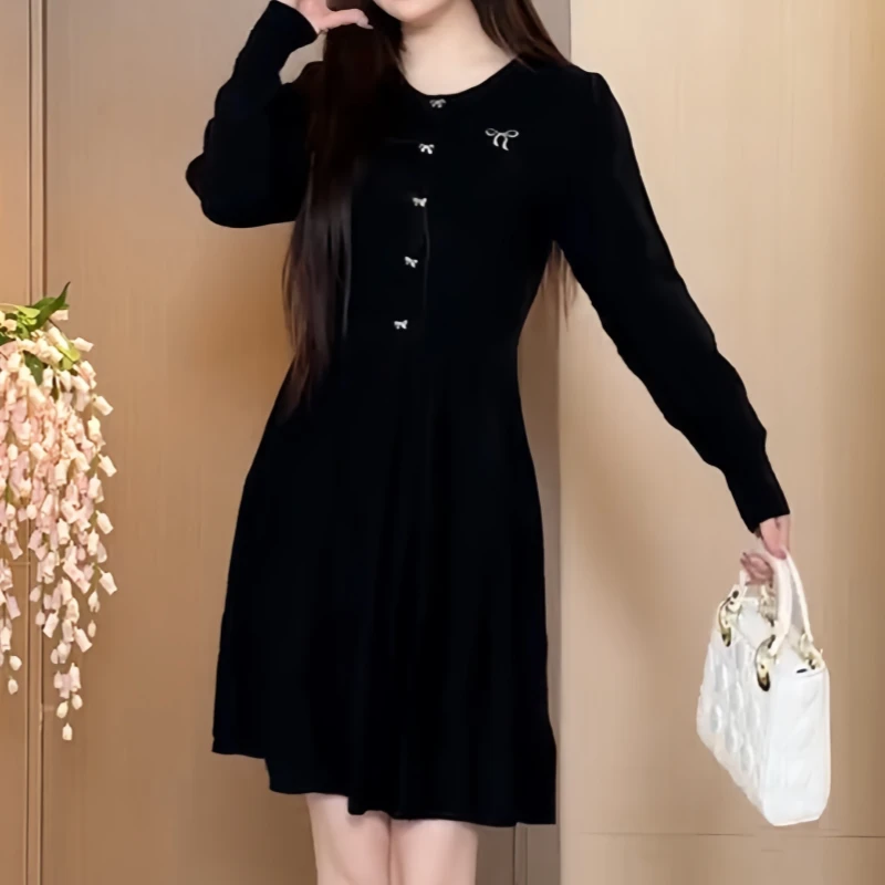 黑色法式赫本风长袖连衣裙早秋新款女高级气质短裙遮肉显瘦甜美裙