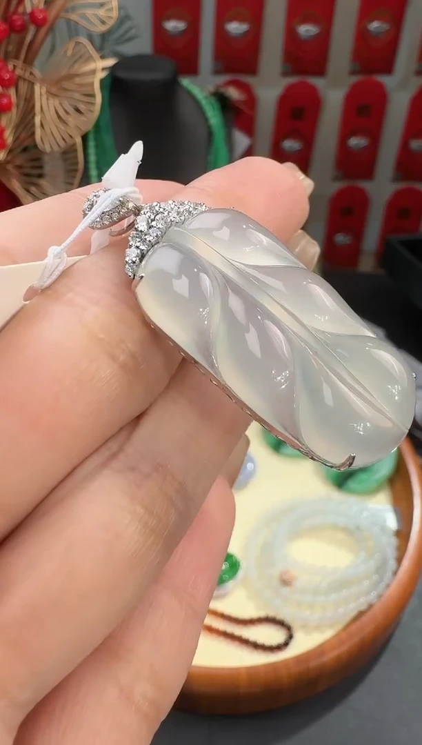 【闪购商品】翡翠颈饰18K金镶嵌挂件