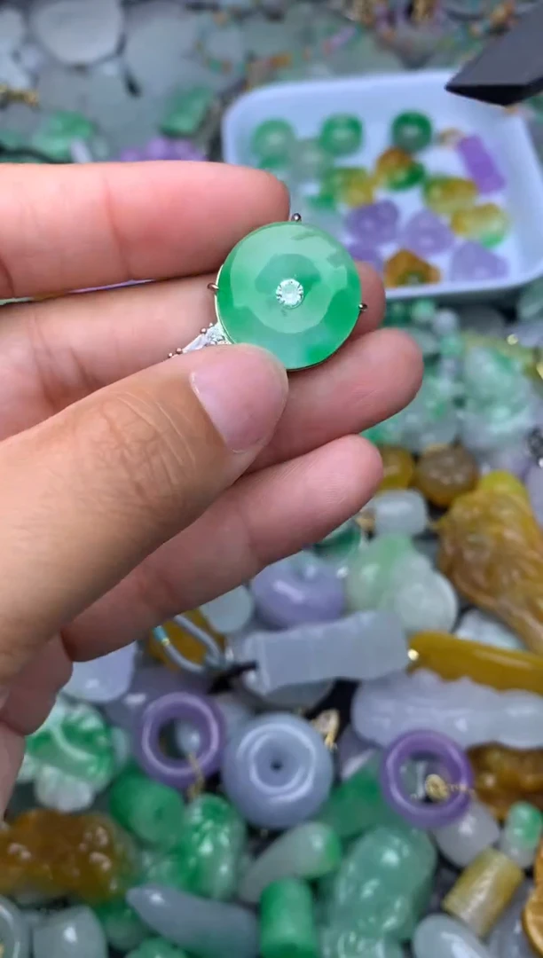 颈饰未镶嵌翡翠天然缅甸翡翠吊坠