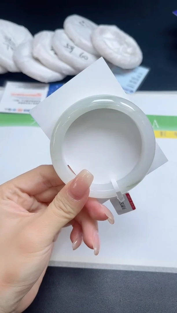 未镶嵌手镯石英质玉058