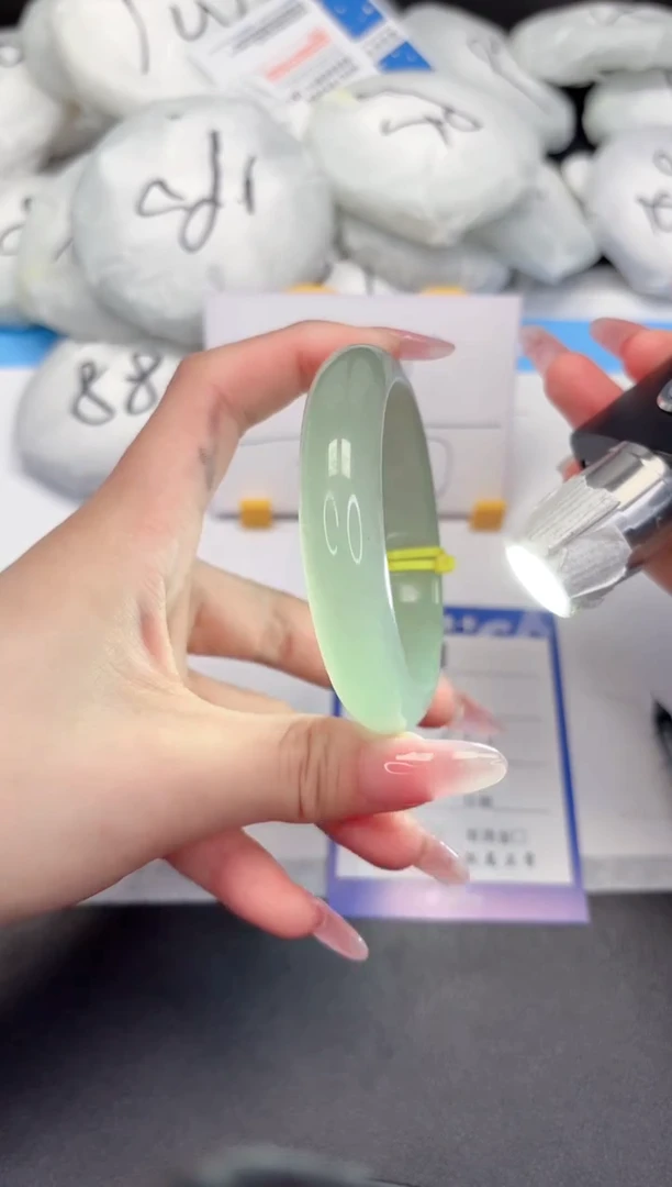 【闪购商品】石英质玉手镯未镶嵌161-56.1