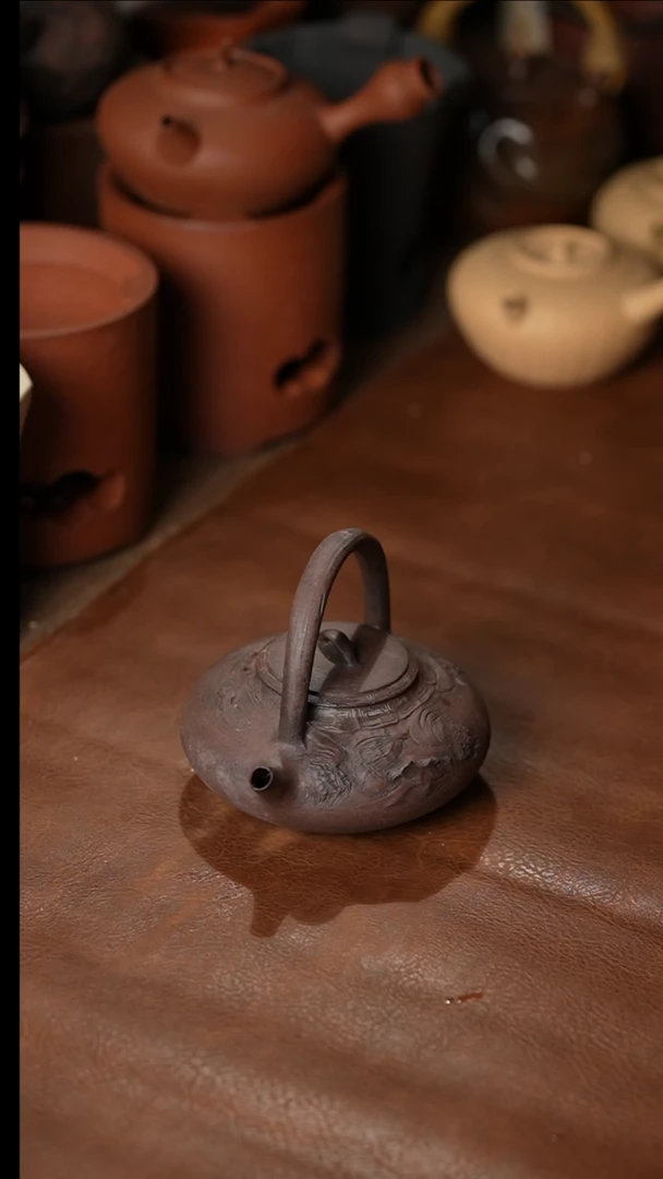 032重工雕刻提梁壶