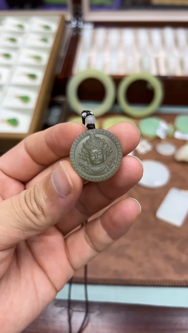 和田玉未镶嵌颈饰财财