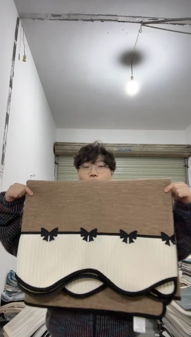 雪尼尔90*90咖色蝶衣