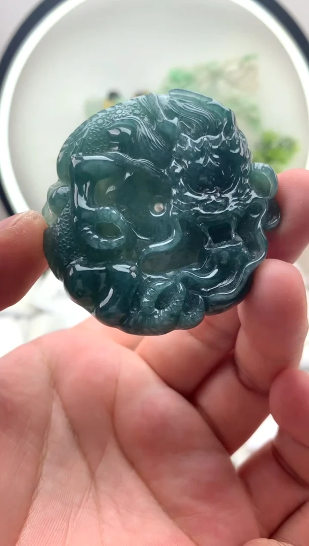 颈饰未镶嵌翡翠龙牌